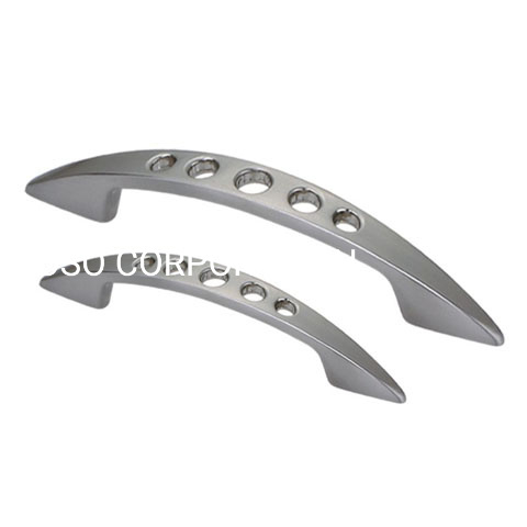 Manija de guardarropa de 64 mm con forma de arco vacío medio de aleación de zinc de suministro de fábrica