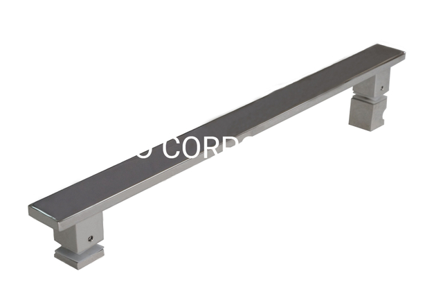 La fábrica proporciona acero inoxidable 304 de alta resistencia, manija de puerta de madera, herrajes para vidrio, accesorios de vidrio