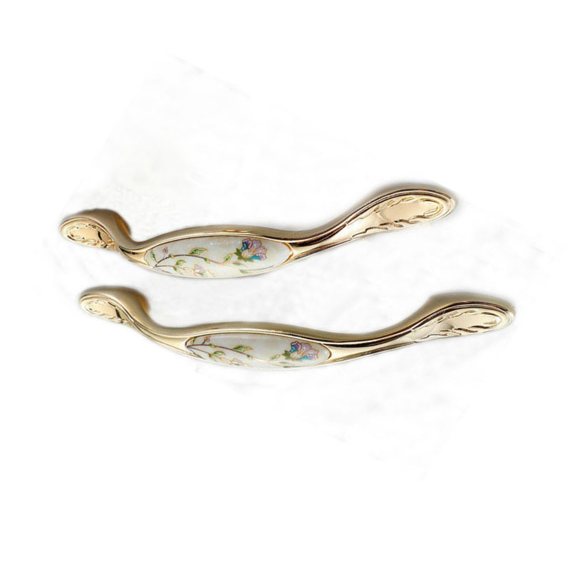 Oro refinado de moda con flor, aleación de zinc y manija de cajón de cerámica de 96 mm