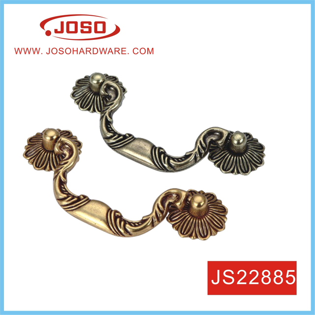 Tirador clásico para mesita de noche en el dormitorio