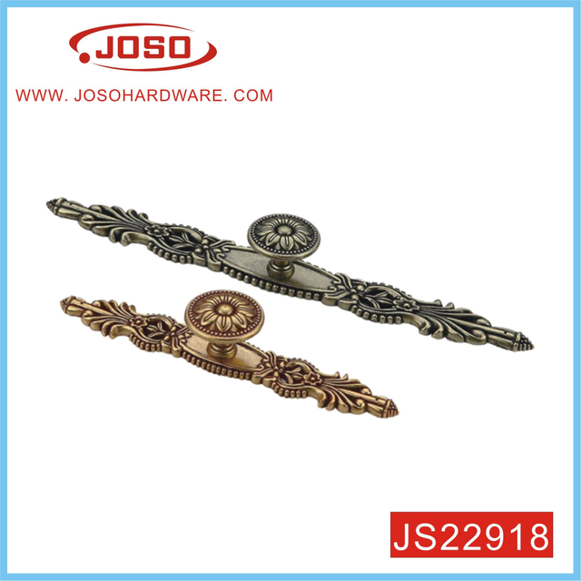 Tirador de puerta de cocina clásico en casa