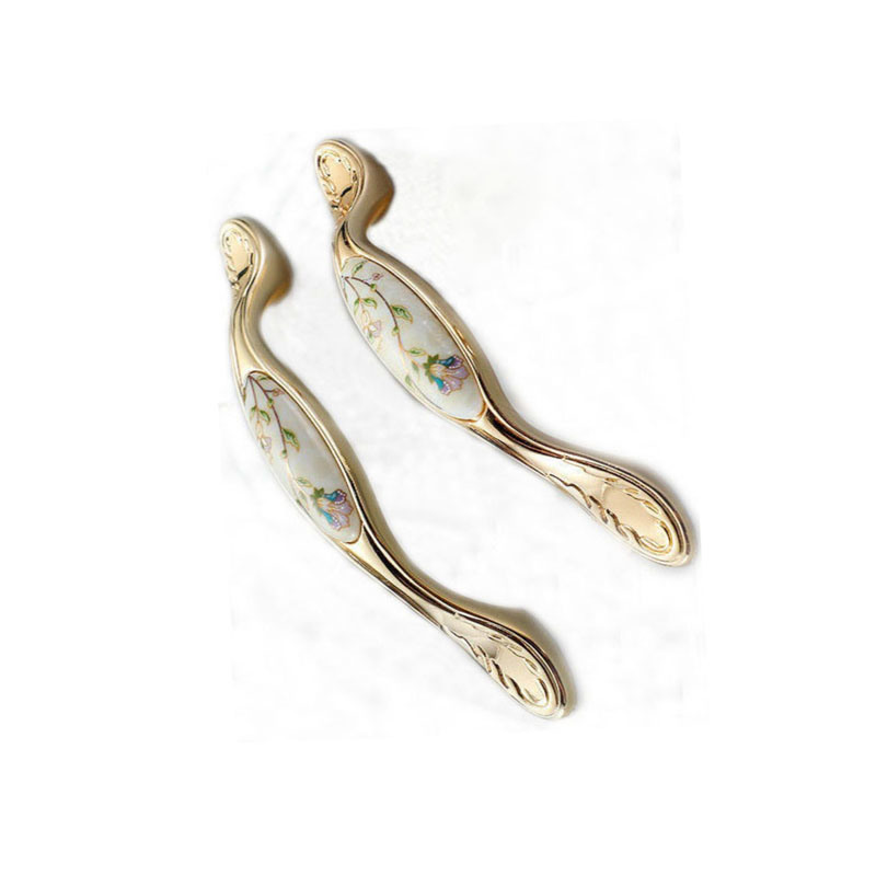Oro refinado de moda con flor, aleación de zinc y manija de cajón de cerámica de 96 mm