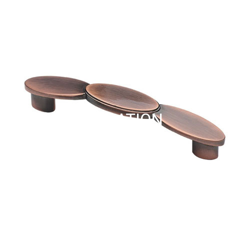 Manija delicada del armario del gabinete de los muebles del estilo del arco de la aleación del cinc de la moda 96m m