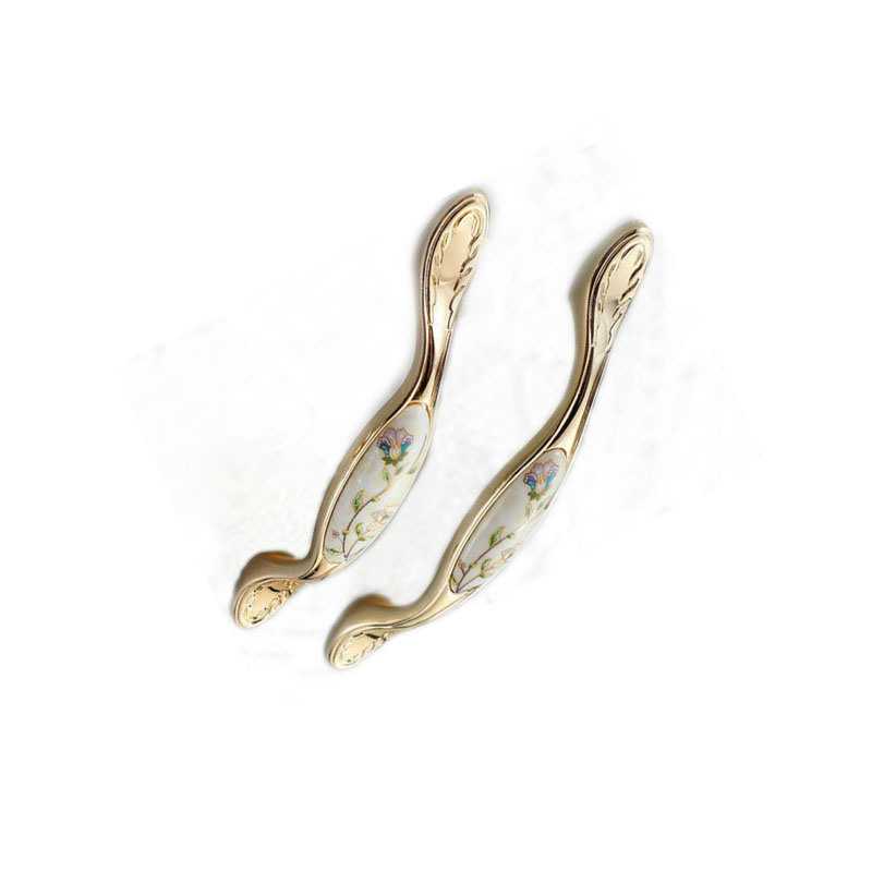 Oro refinado de moda con flor, aleación de zinc y manija de cajón de cerámica de 96 mm